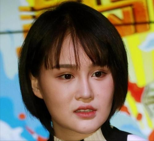 赵本山外孙迎百日宴,小皮儿一身行头近万元,长相意外撞脸舅舅