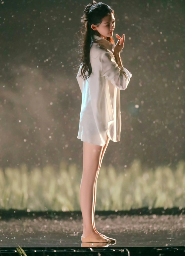 苗苗的白衬衫惊艳全场,实在太养眼了啊