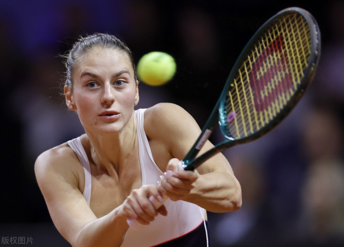 斯图加特赛冠军出炉,雷巴金娜2-0科斯秋克,首次夺得冠军