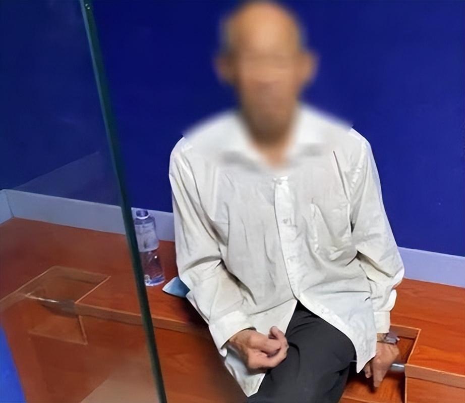 2022年81岁拾荒老人携带14万现金,民警调查后:潜逃18年的杀人犯