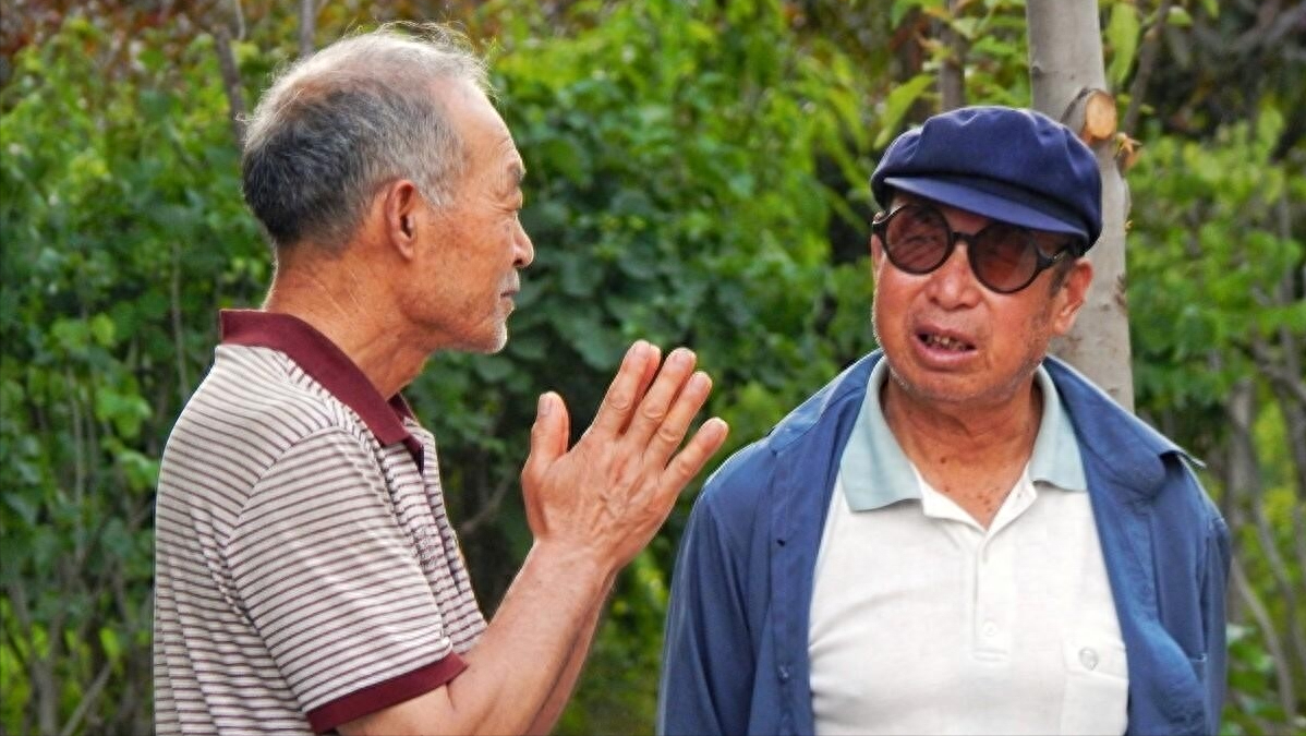 我拿12万帮姑姑装修,却不给钱亲妈做手术,她闹上门,奶奶帮了我