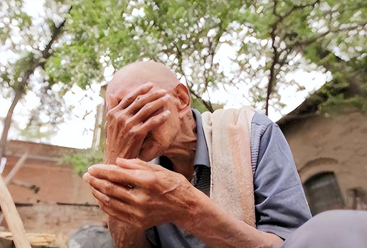 1997年,重庆80岁老人搞黄昏恋,新婚夜丈夫惊呼:我60年前娶过你