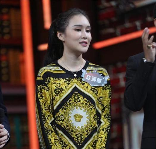 赵本山外孙迎百日宴,小皮儿一身行头近万元,长相意外撞脸舅舅