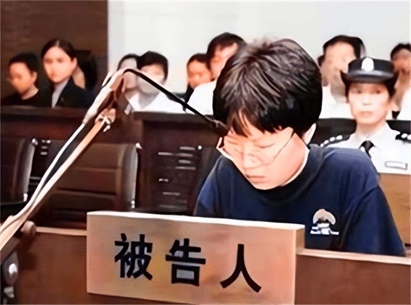 2005年,清华女学霸将丈夫残忍杀害后,事后与丈夫遗体共住7天7夜