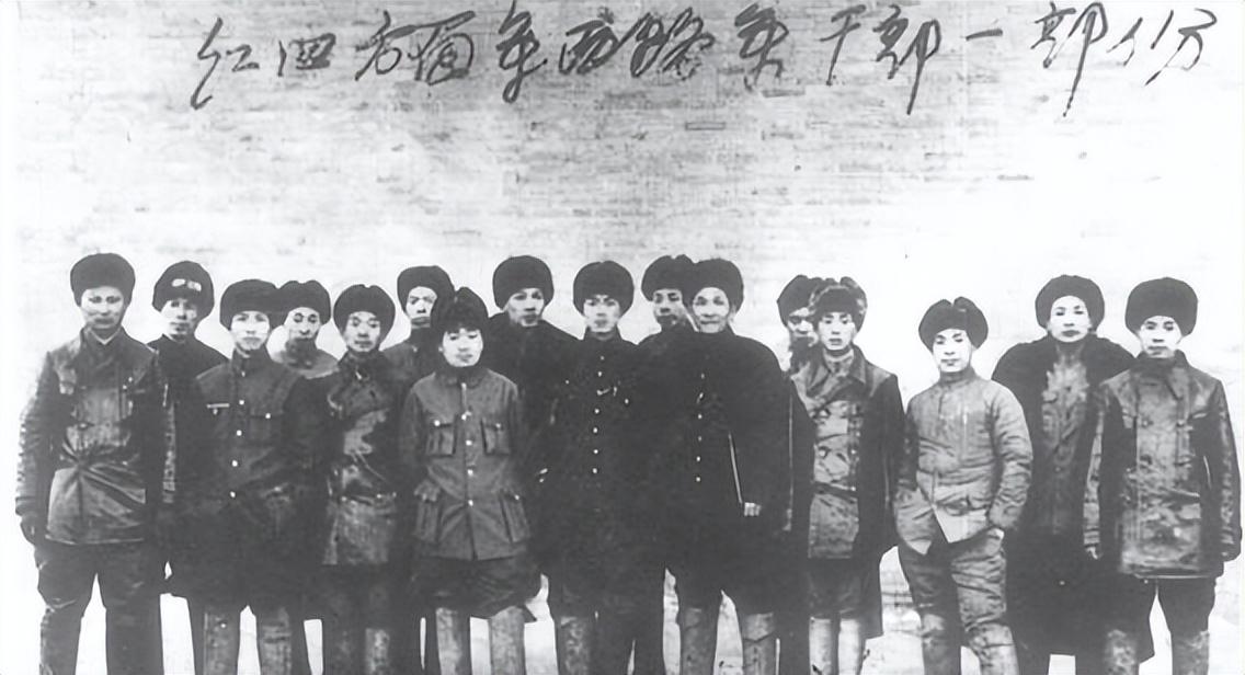 1949年,一蒙古奴隶找到我军,身份曝光:竟是走散12年的红军营长