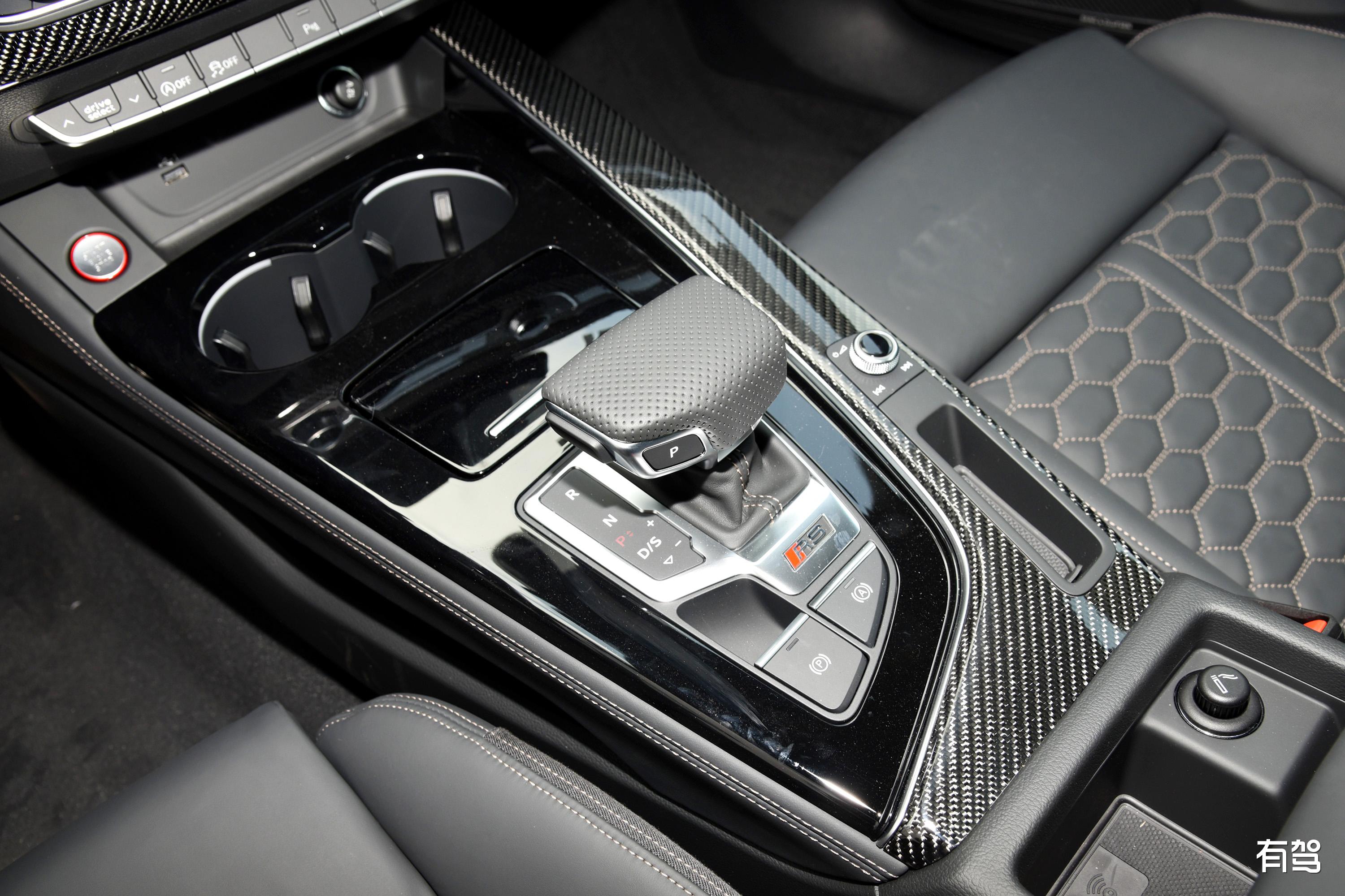 奥迪rs4内饰赏析:豪华与运动的交响乐章