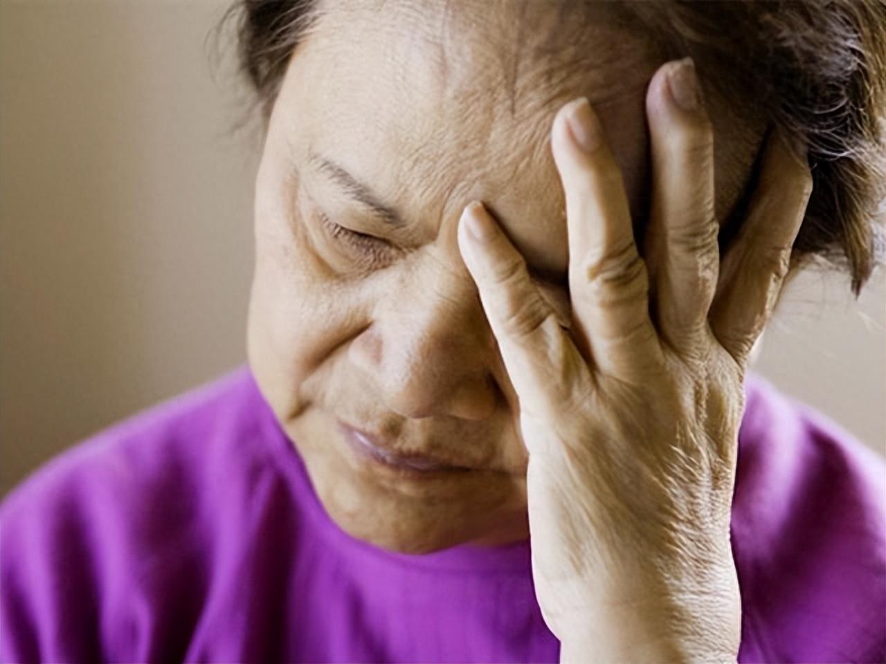 婆婆擅自让大姑子来家中坐月子,老公下跪求我原谅,我要离婚了