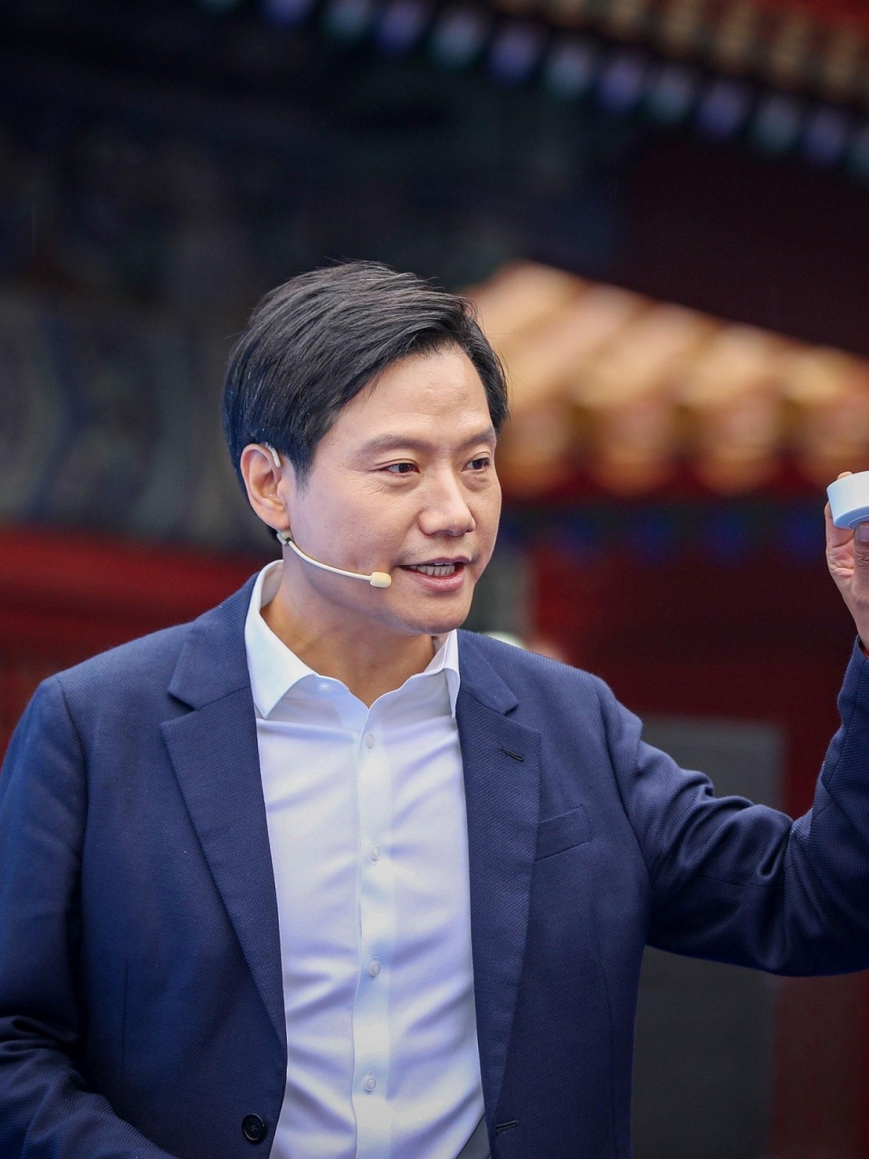 小米创始人雷军直播5分钟吸引25万人观看,热度超过华为p70开售.