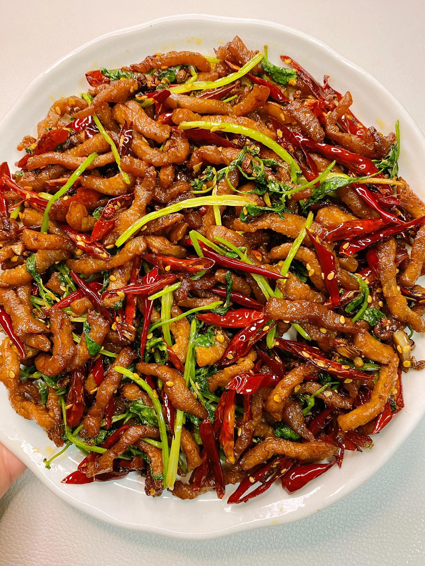 越嚼越香的干煸肉丝,麻辣鲜香满足你的味蕾