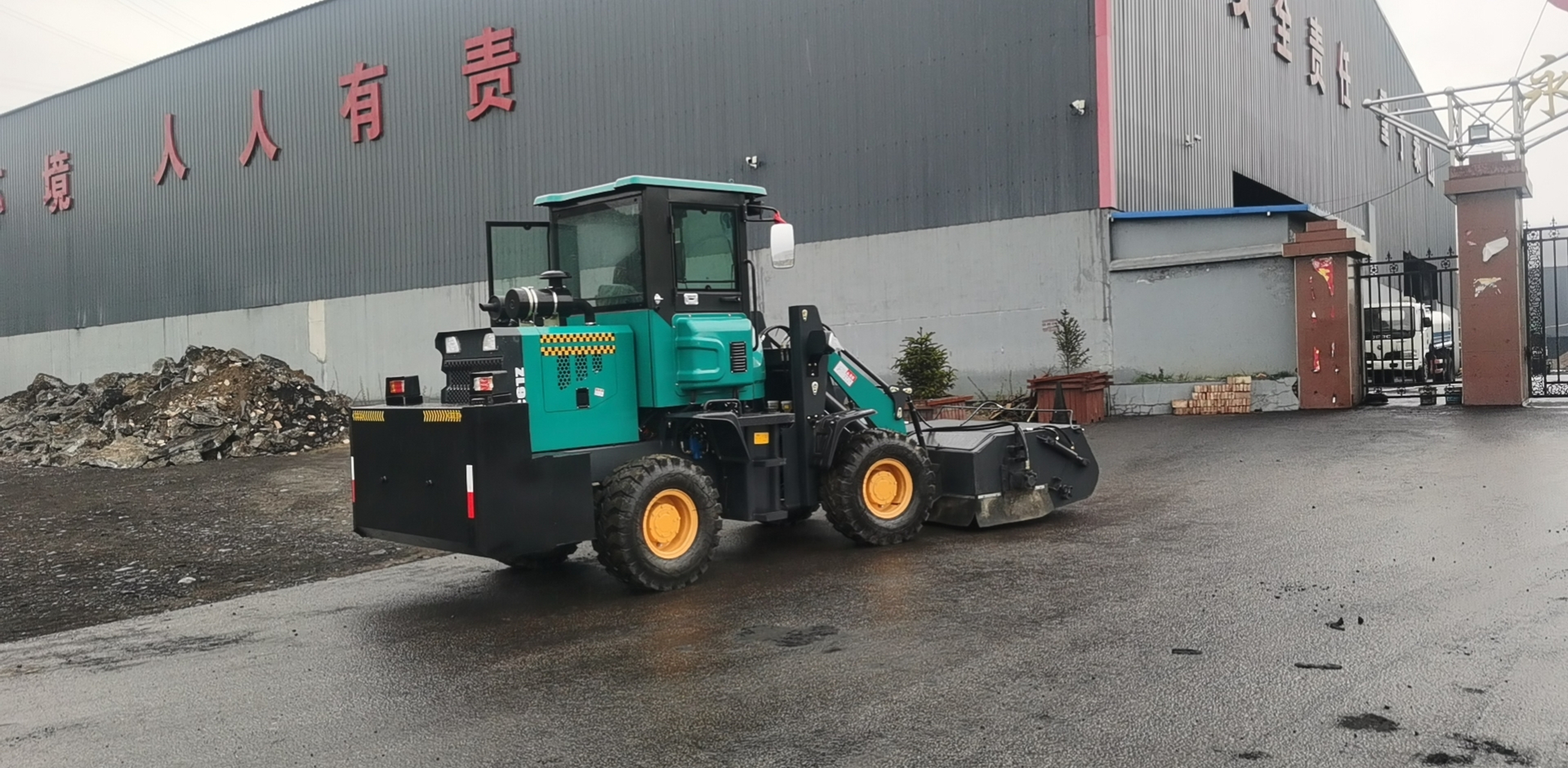 铲车路面清扫机,工地清洁的神器!集环保,安全于一身的高效工具.