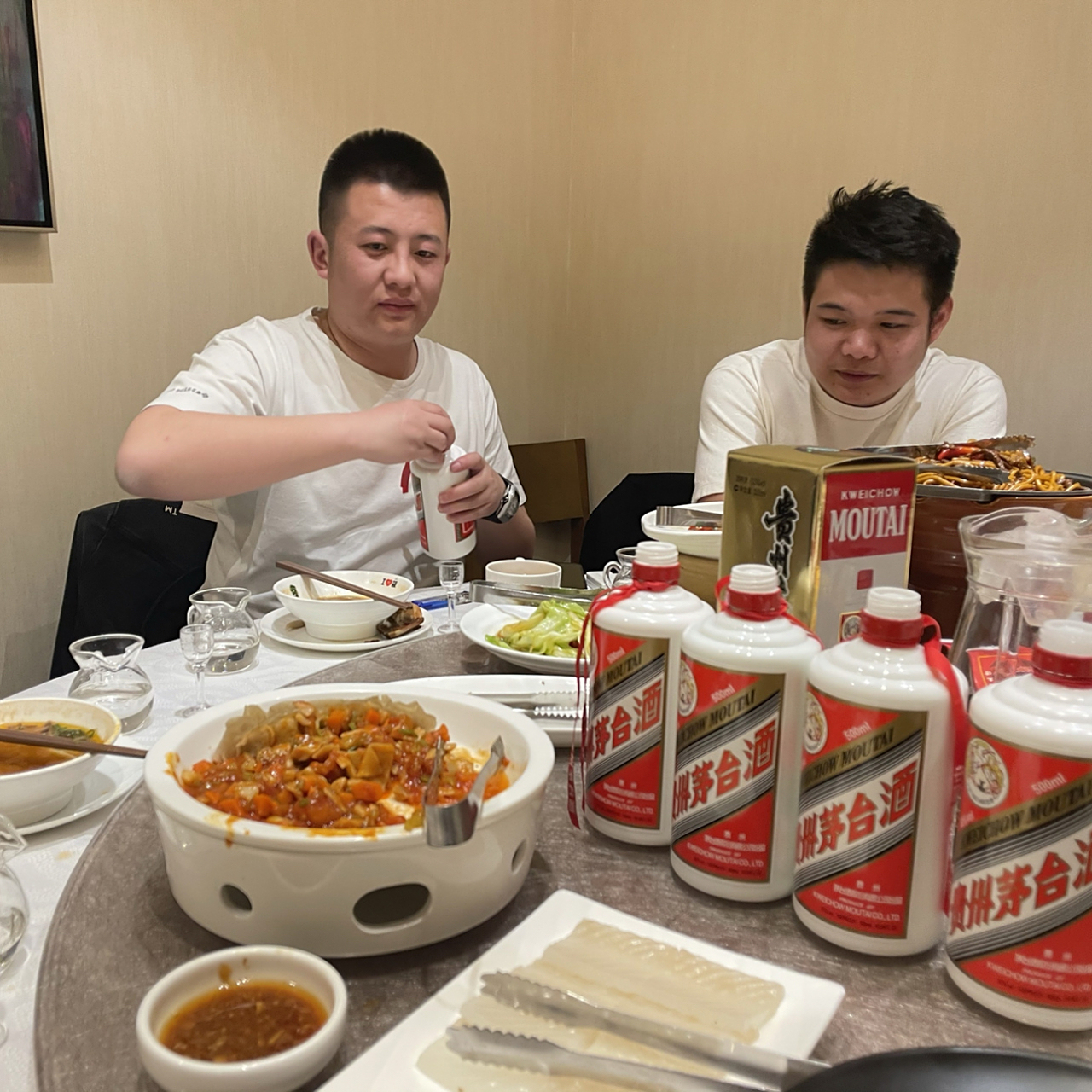 男人注意:想要混的好,陪领导喝酒应酬牢记这6条,越早知道越好!