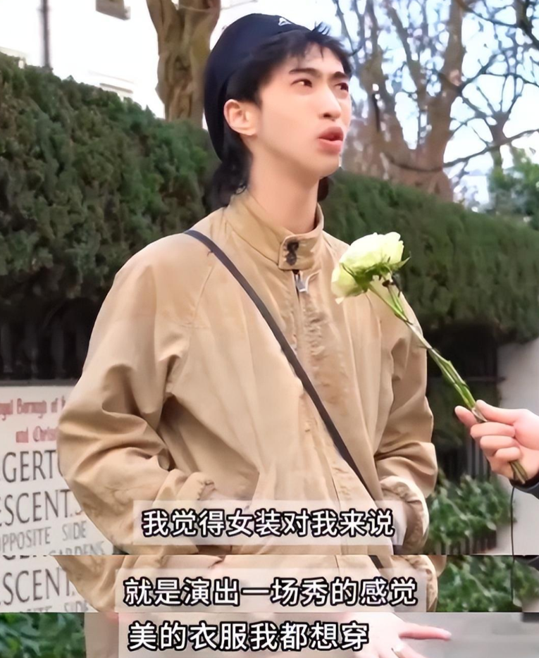 哈利晒出穿女装自拍视频,造型独特抢眼,真是太美了