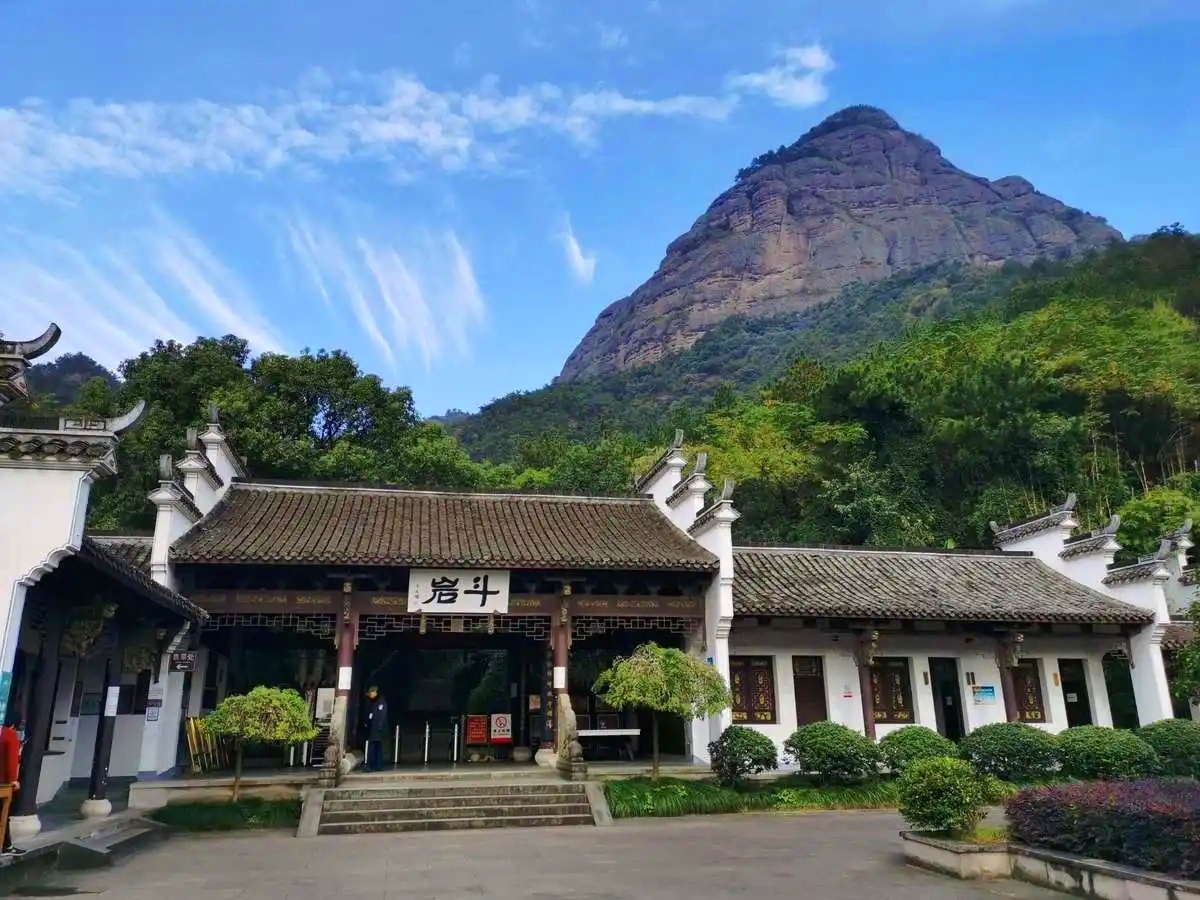 诸暨斗岩风景区:探寻神秘自然的瑰丽之旅