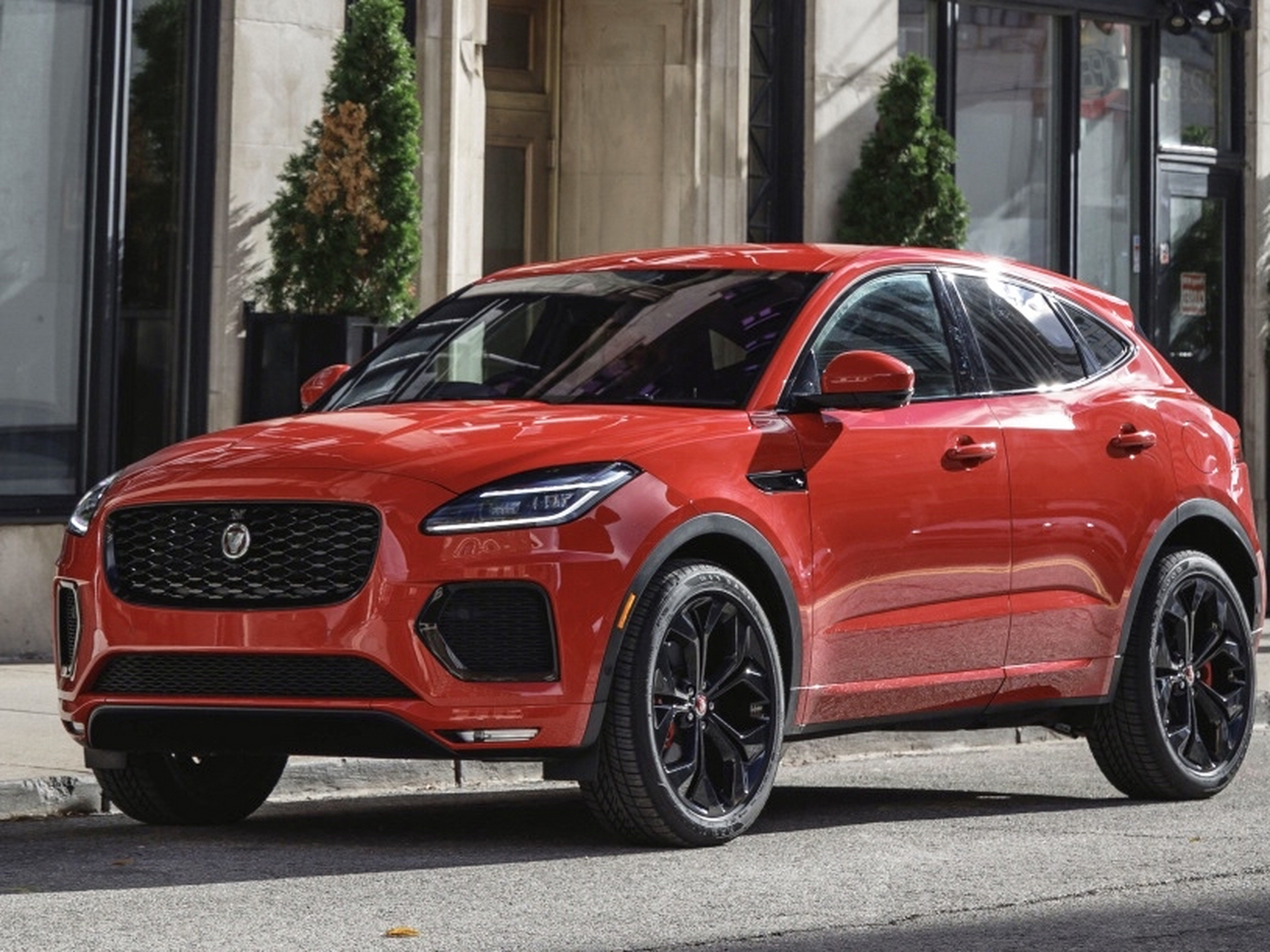 捷豹suv的外观,胖墩墩,圆嘟嘟的,呆萌呆萌的,甚是可爱!