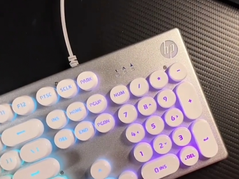 它的真机械手感让我每次敲击键盘都仿佛置身于电竞战场,那种酣畅淋漓