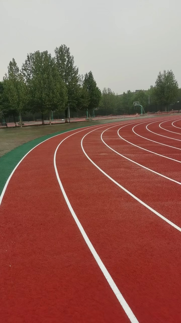 四川成都塑胶跑道施工完成