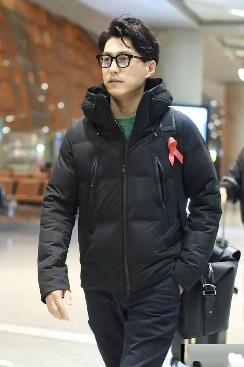 身高183c的靳东穿什么都帅气