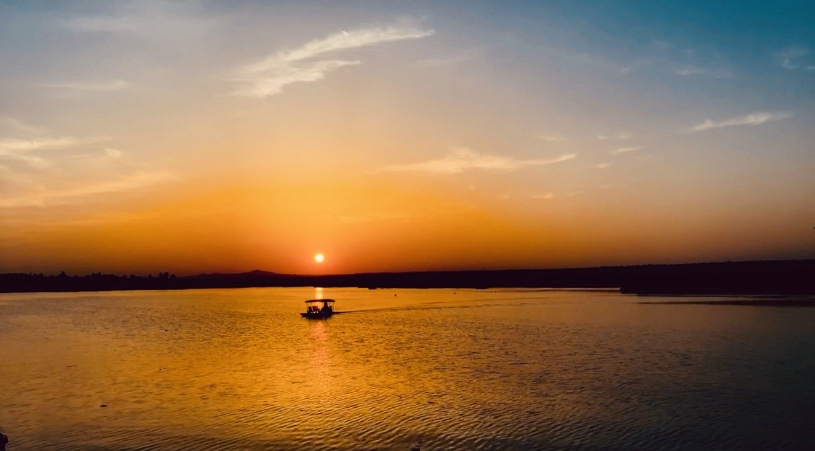甜水湖水域面积较大,在北方县城能拥有这样一个休闲