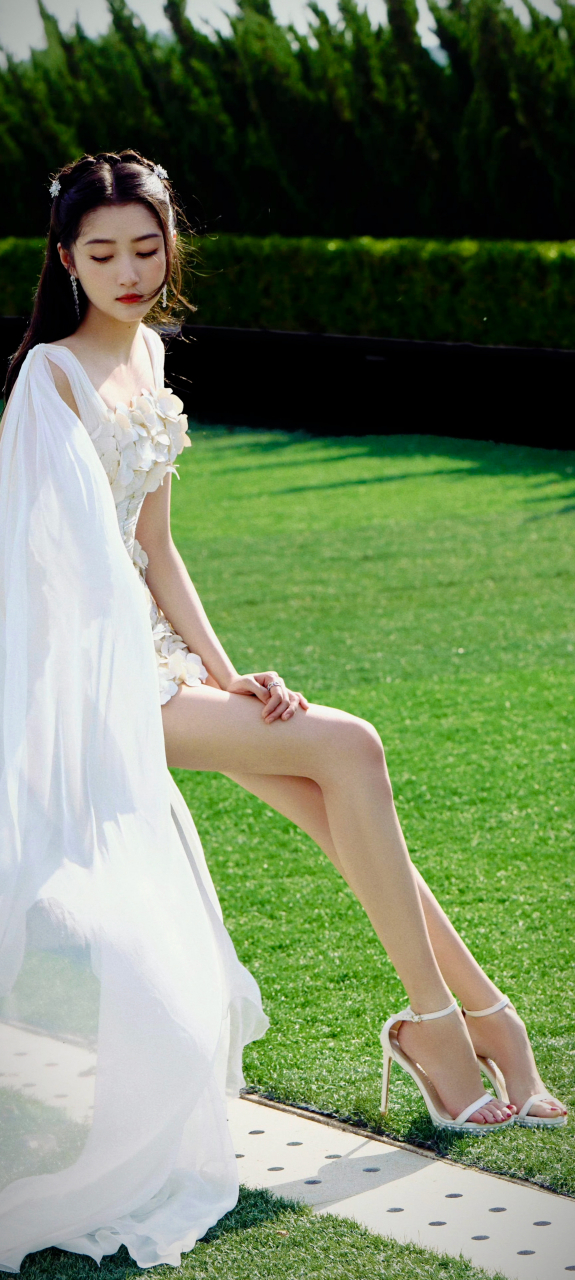 关晓彤这脚背怎么凸成这样?