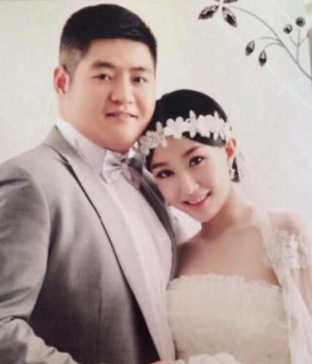 蒋依杉和王龙结婚时,由于她生活中长得美丽又时尚,而她的丈夫略显肥胖
