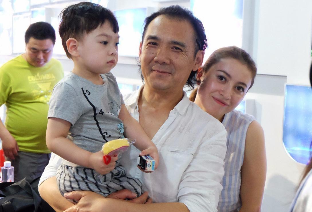 扮演虾球的钟浩,12岁就进入了中央戏剧学院和中国儿童艺术剧院合办的