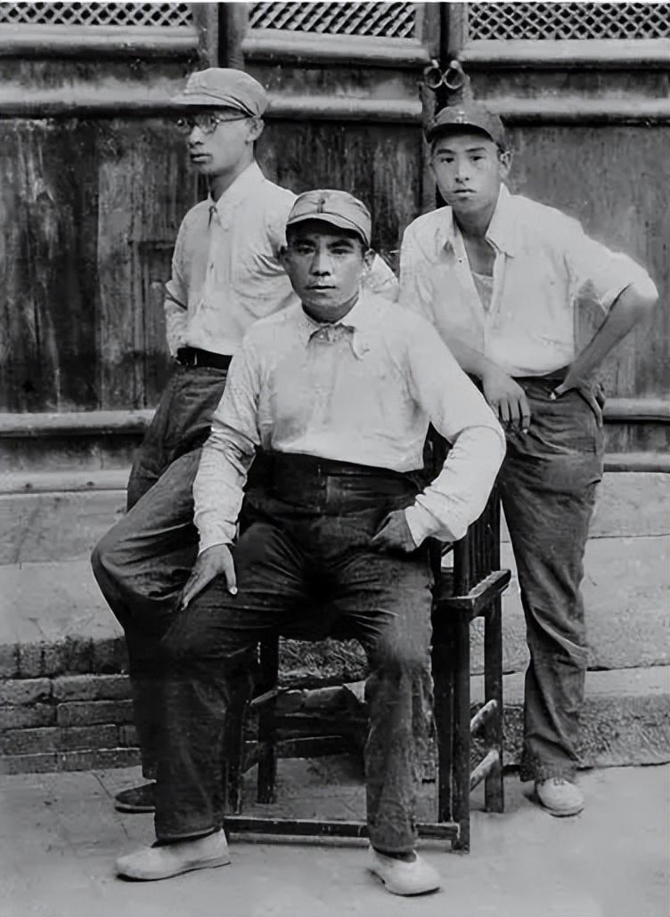 身先士卒冲前线,面对强敌敢亮剑