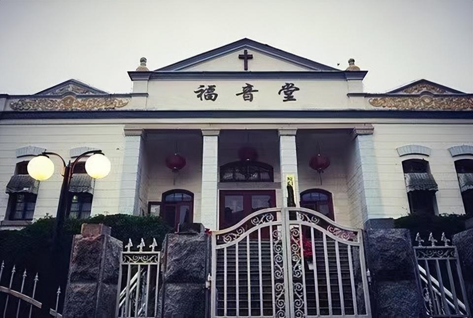 张灵甫从前线回家想吃饺子,妻子下地割韭菜,他趁机在身后开一枪