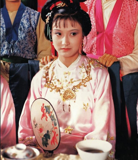 回顾87版《红楼梦》十二金钗现状,个个经历坎坷,有人58岁还未婚
