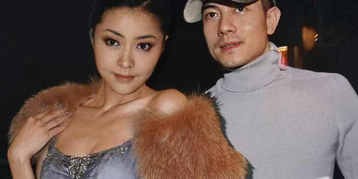 回顾:熊黛林身材,穿挂脖连体裤,腰臀比出众