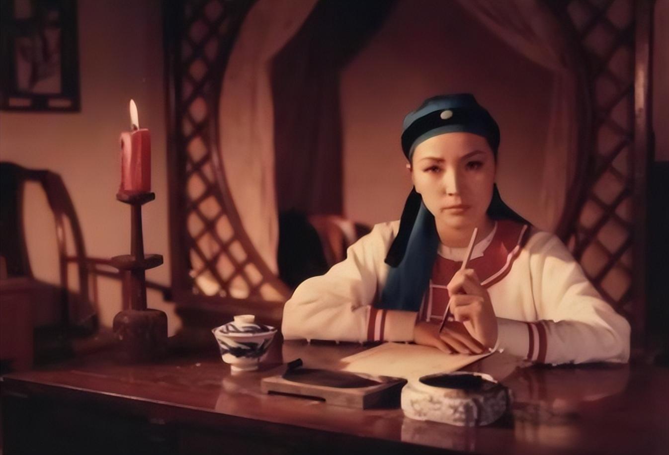 1983年武侠电影风靡市场时,陈永霞接拍了《新方世玉》中的苗翠花一角