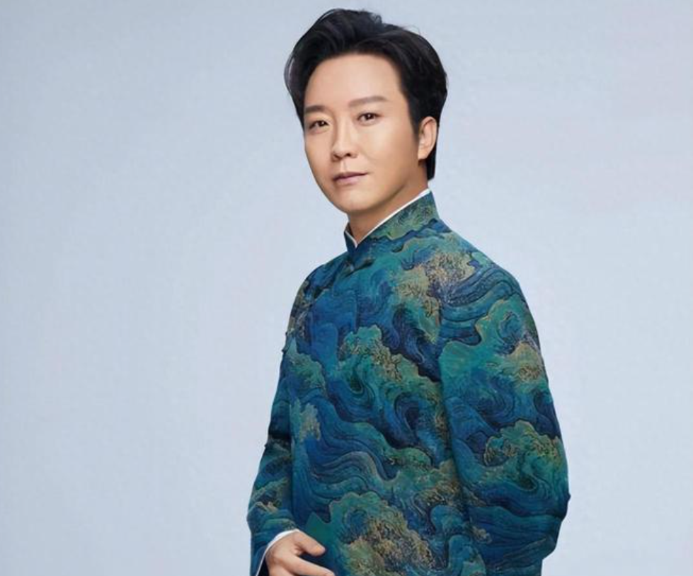 李玉刚:即使轮椅相伴,也不放弃对艺术的热爱与追求