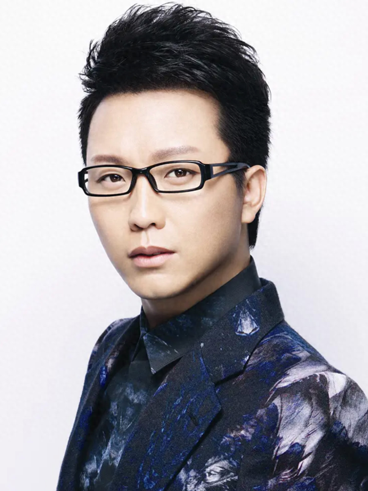 2021年12月,李玉刚在温哥华表演《昭君出塞》,退场得时候不小心连摔2