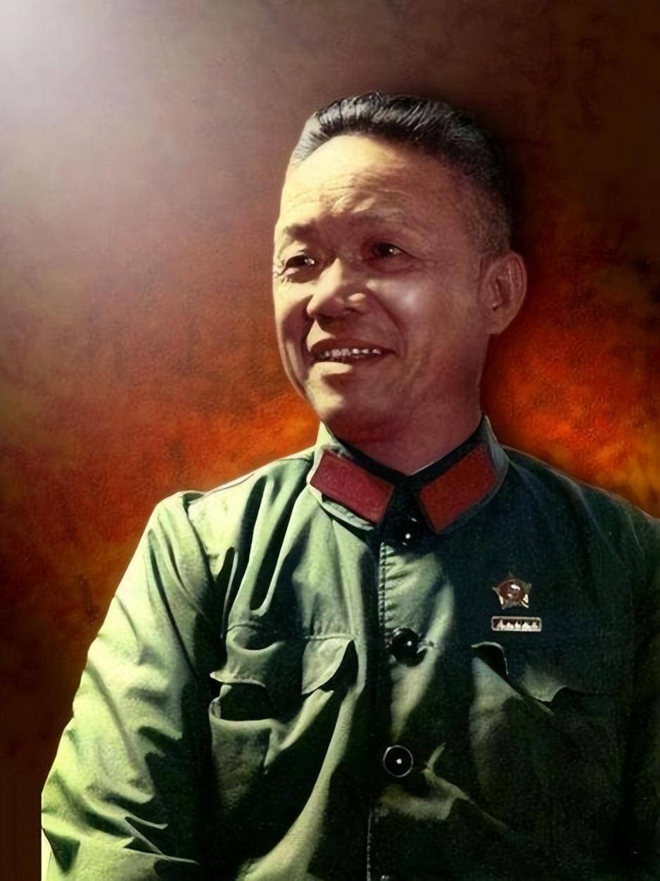 1950年解放海南,四野官兵登岛后,才发现两万多人仍穿着红军军装