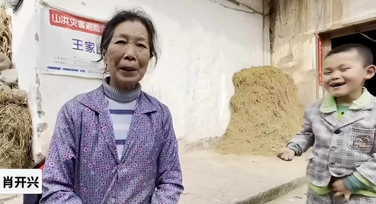 2014年,孕妇车祸身亡,胎儿破腹而出被救,奶奶叔叔却因钱反目