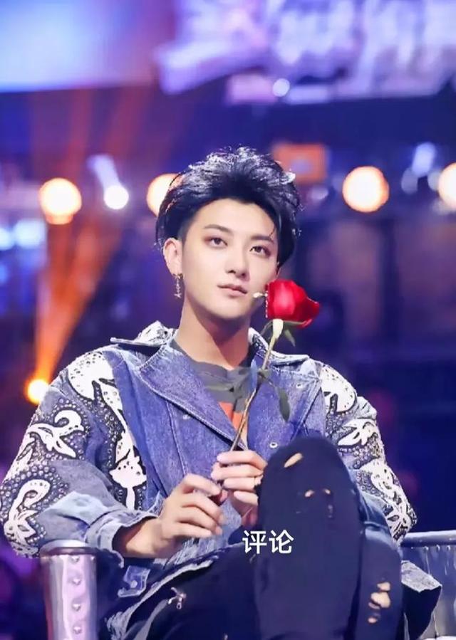 而直播间有人故意挑衅黄子韬说,大家dj比他名气大,气的黄子韬直接骂了