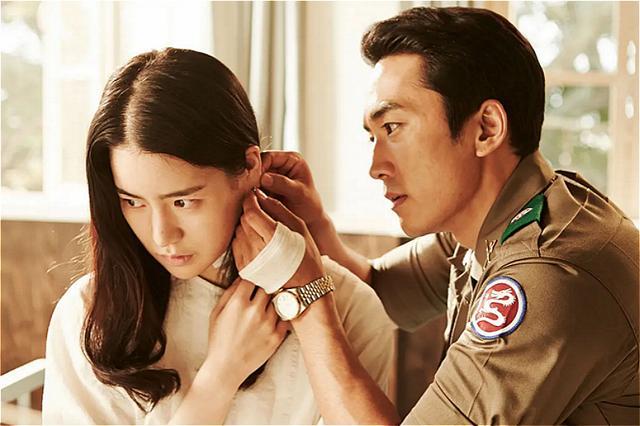 和绯闻绝缘体元斌不同,宋承宪是出名的绯闻制造机,他每拍一部戏都会和