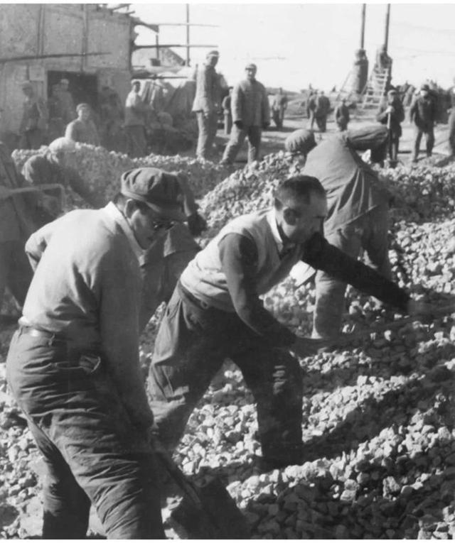 守上甘岭,搞核试验,九死一生的张蕴钰将军,与核酸公司有无关系