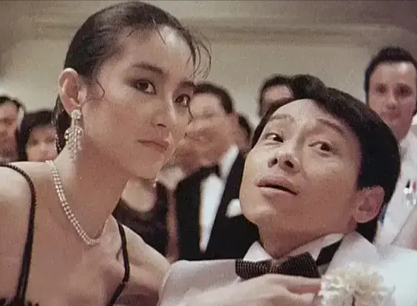 出生于桂林,在香港成名,79岁泰迪罗宾为何是香港娱乐圈大佬?