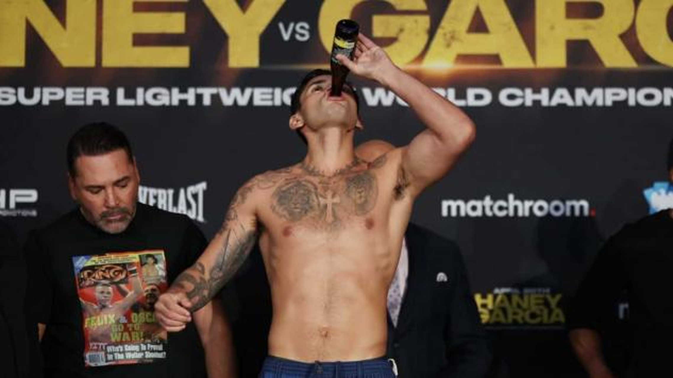 美国网红拳击手瑞恩-加西亚在与wbc超轻量级拳王德文-哈尼的比赛中