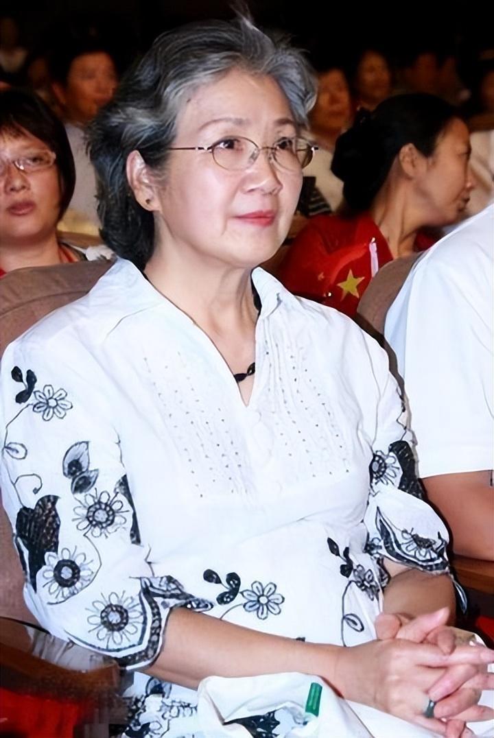 "老戏骨"曹翠芬:人到中年爆红,与演员丈夫相爱一生却有遗憾