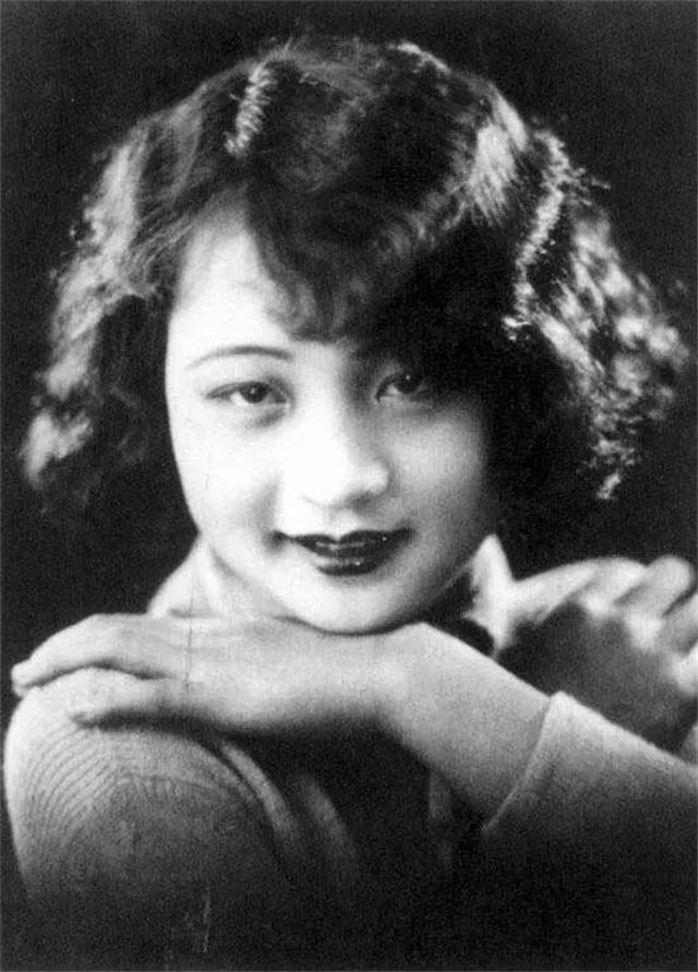 黎莉莉于1915年,在北京出生.