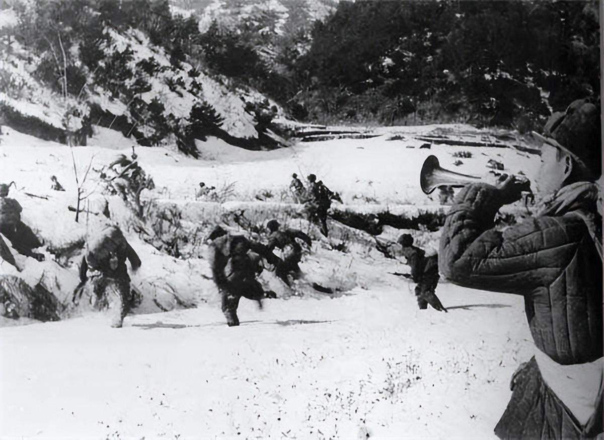 55年,谭友林被授少将,为何五位上将和三位中将都要求给他升衔?