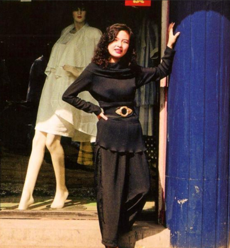 八十年代老照片:80年代女性,素颜的时代,穿衣搭配比如今时尚