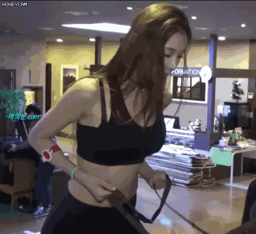 难怪导演只敢拍上半身,原来下半身都惨不忍睹,网友:不忍直视