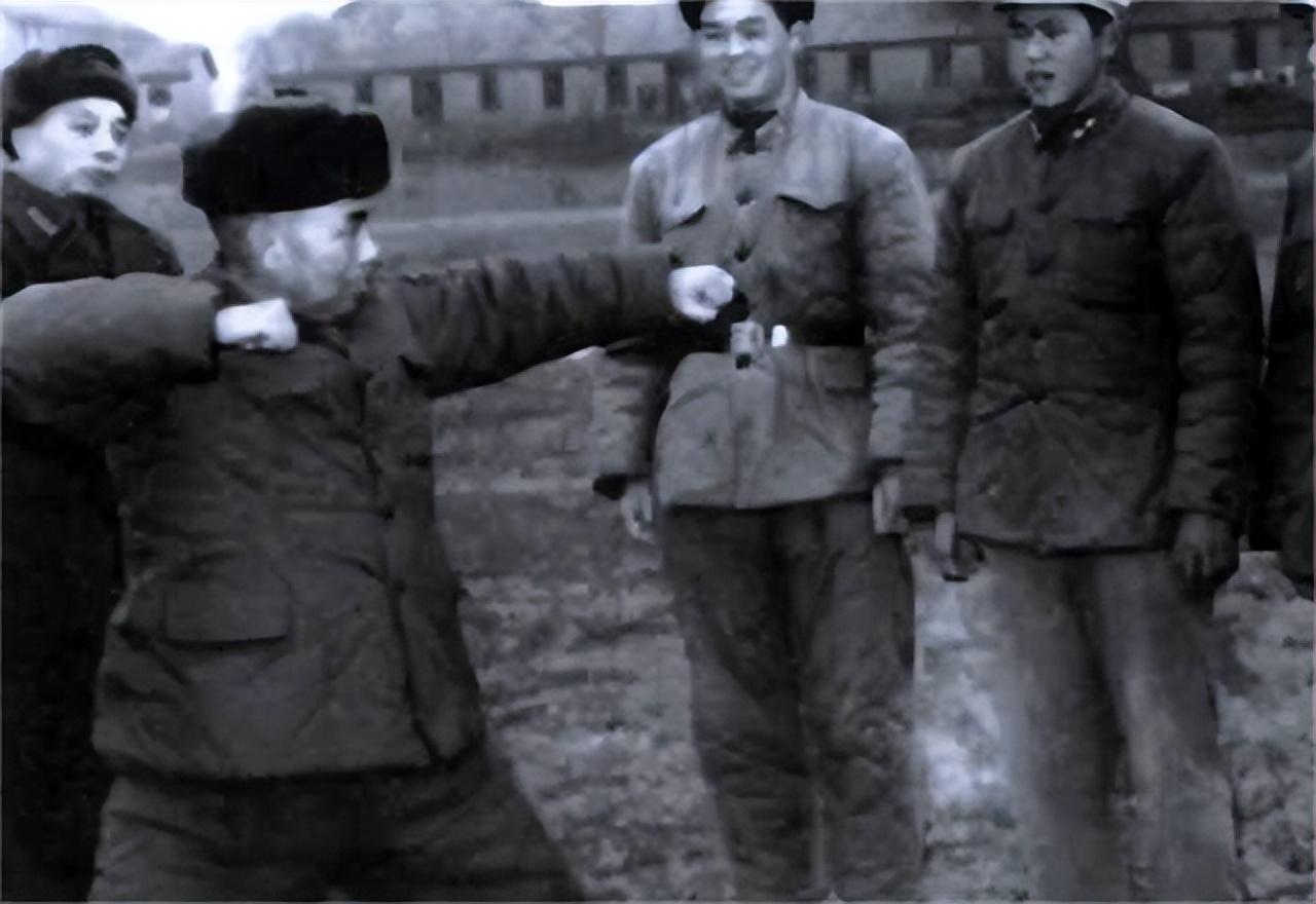 他的家乡尚武成风,所以,他从9岁就开始习武,一直练到16岁,学的是杨家