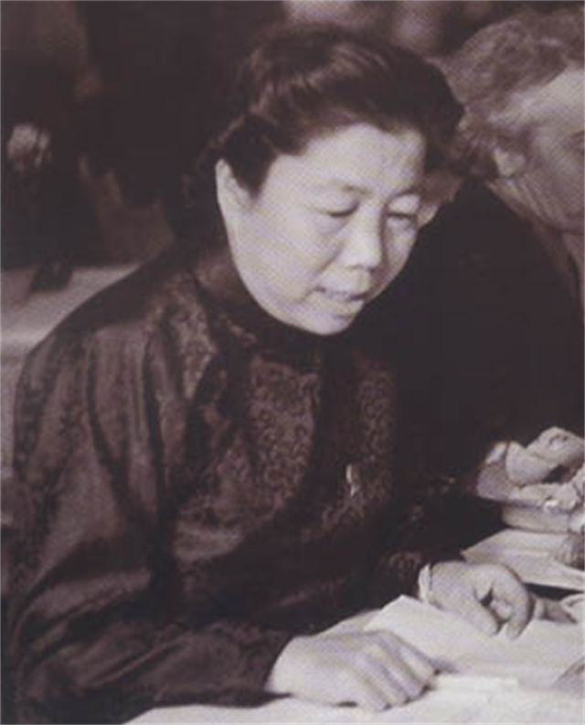 最顶级的女间谍,潜伏敌内14年,活了95岁,临终前的呓语让人敬仰