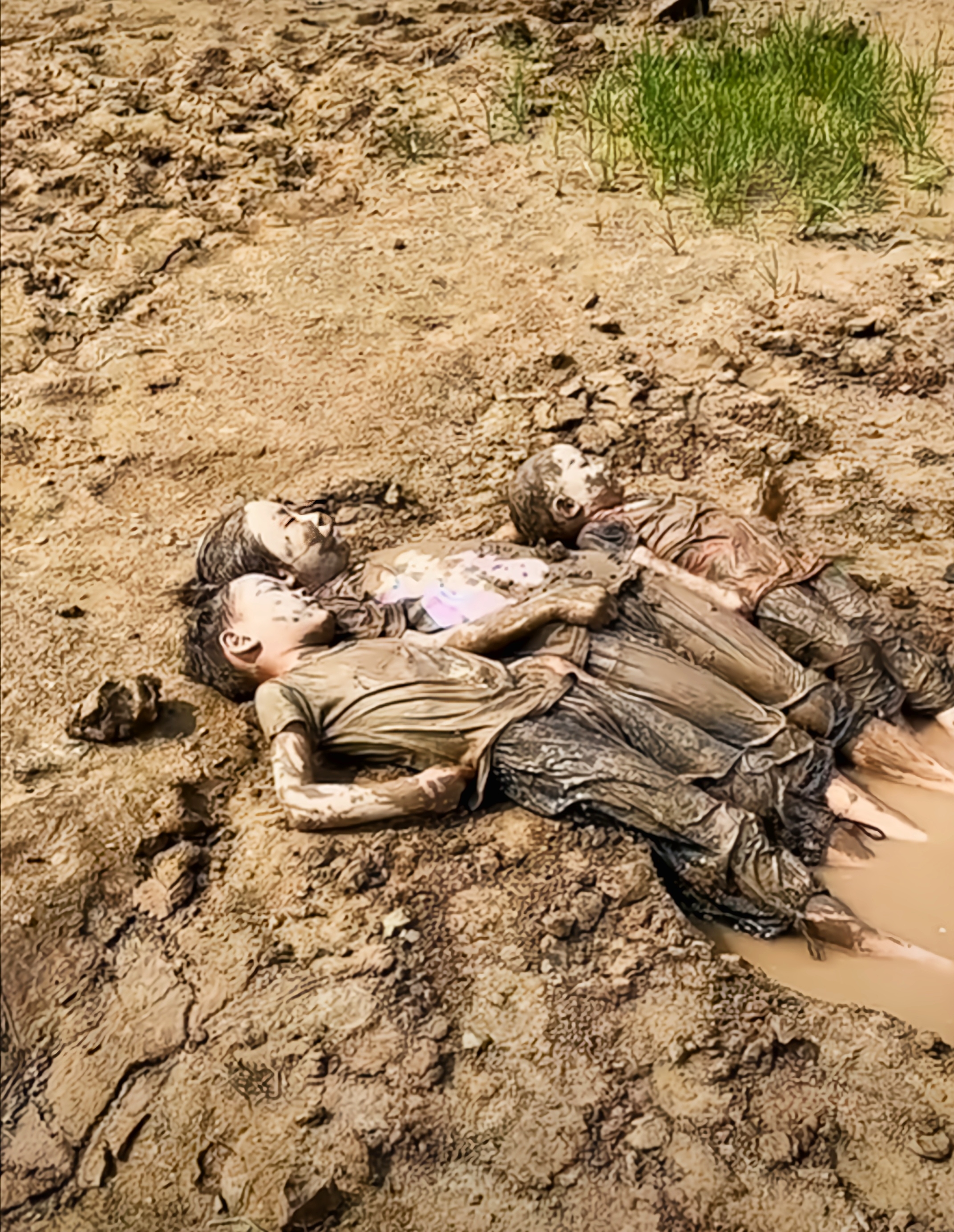 儿时的快乐时光.泥土中生长,快乐中逍遥.没事,洗洗还能要