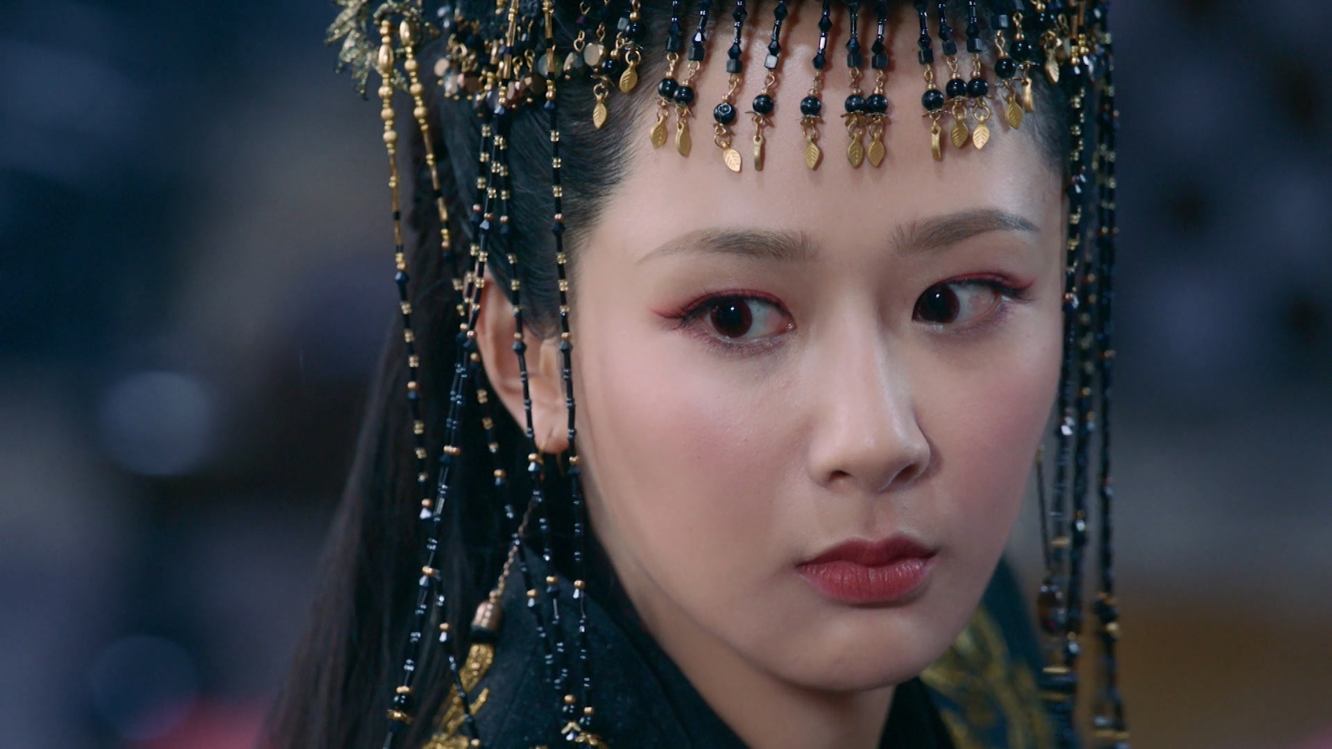 这一件衣服,是魔界的婚服. 当时的新郎是:魔尊旭凤