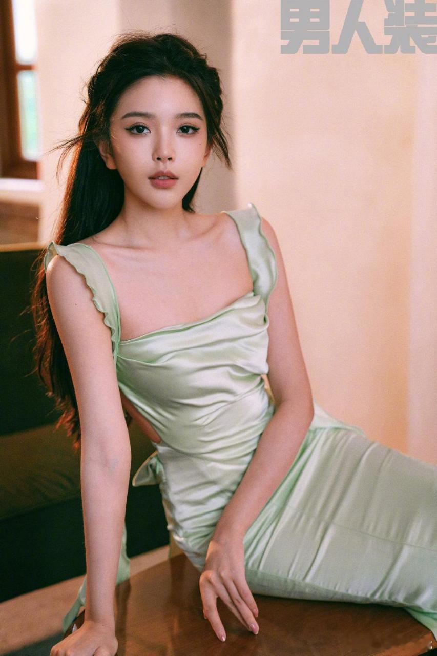 网红彭十六身材太火爆!娇小紧嫩泳装诱人无限