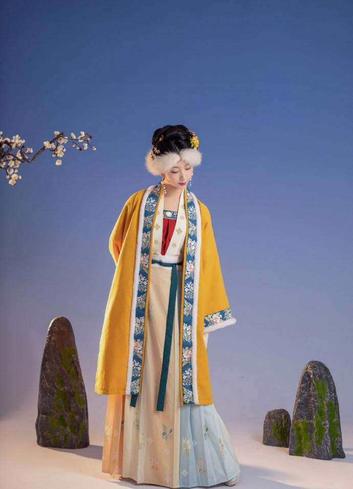 追溯:探索宋朝服饰的审美  在历史长河中,宋朝犹如一块闪亮的明珠